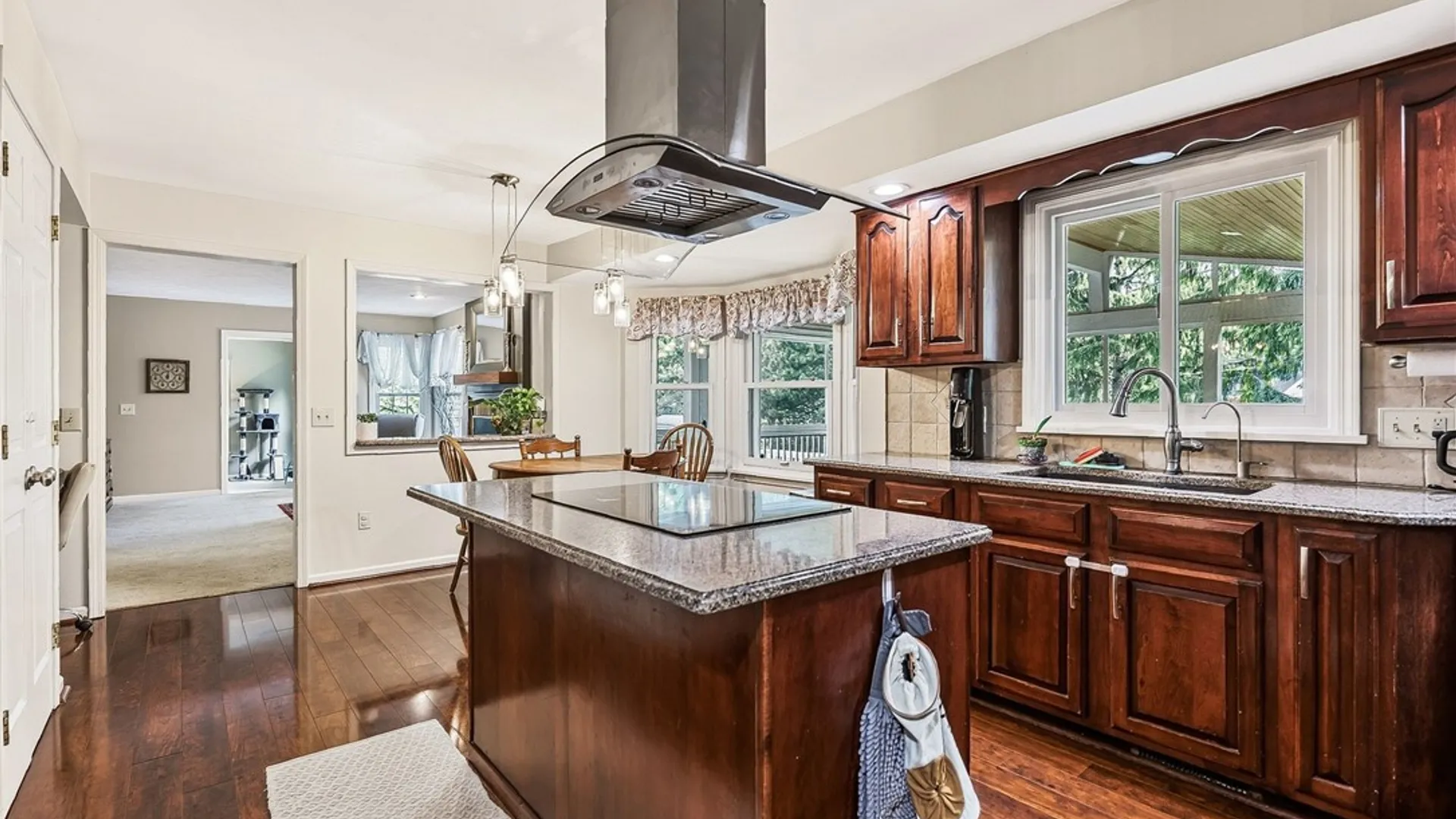 Property at 4 Park View Drive, Pittsford, NY 14534 10