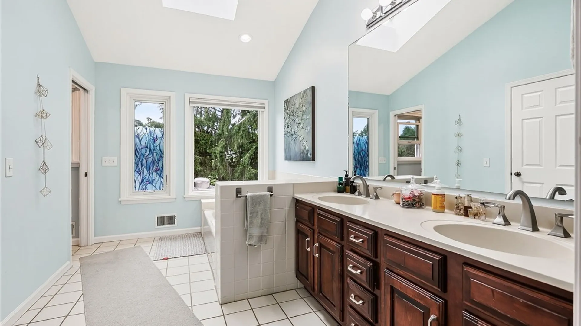 Property at 4 Park View Drive, Pittsford, NY 14534 20