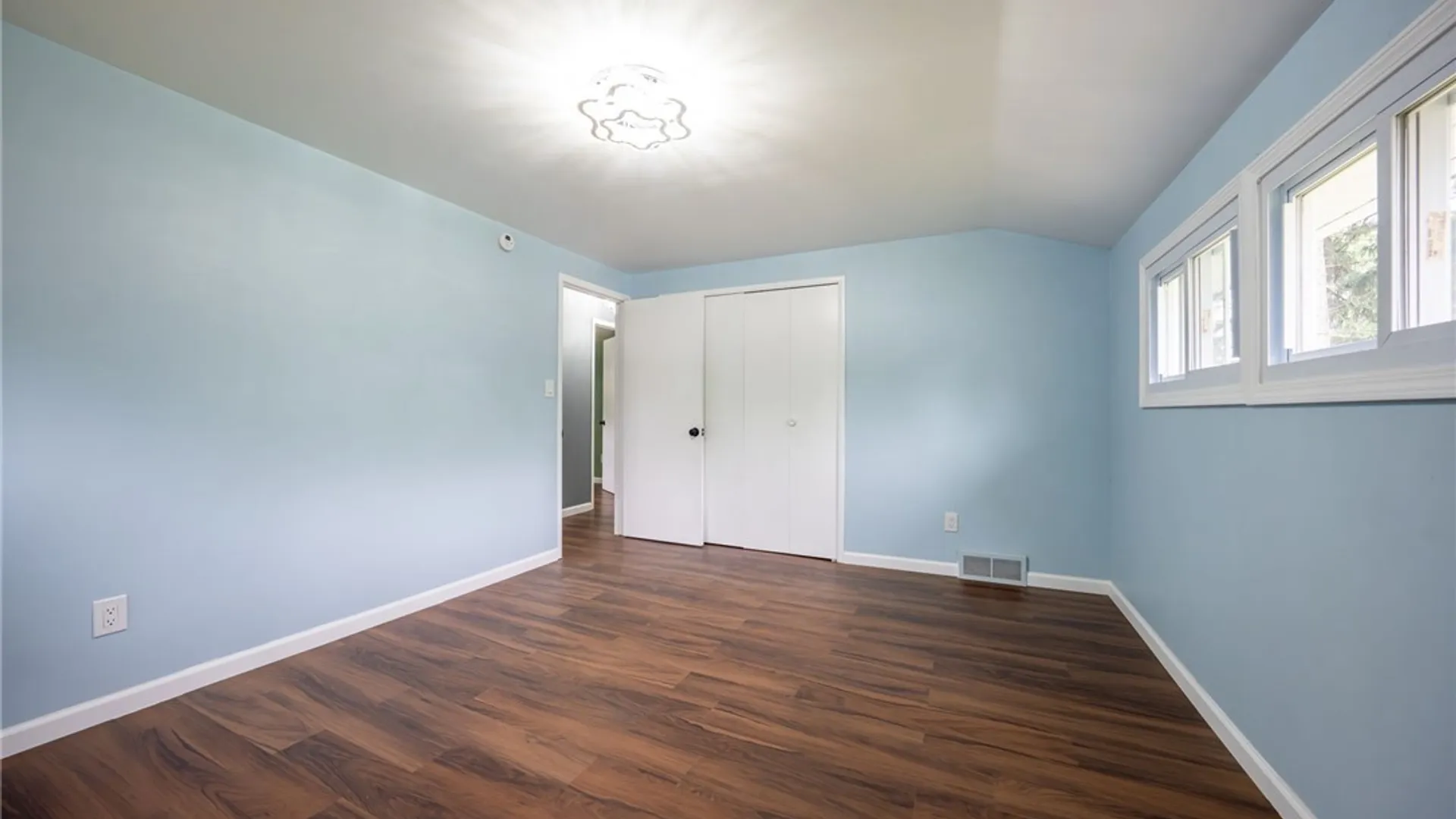 Property at 930 Sun Valley Drive, North Tonawanda, NY 14120 13