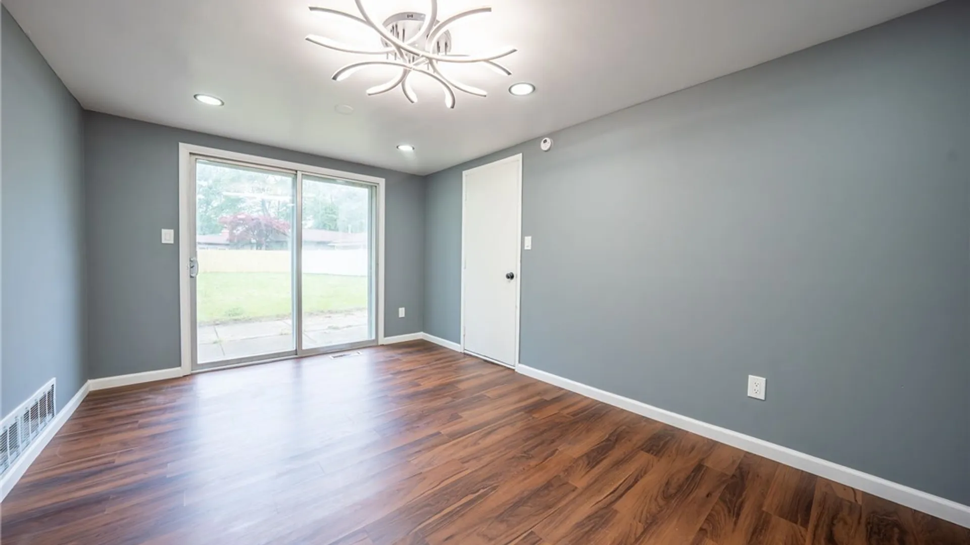Property at 930 Sun Valley Drive, North Tonawanda, NY 14120 23