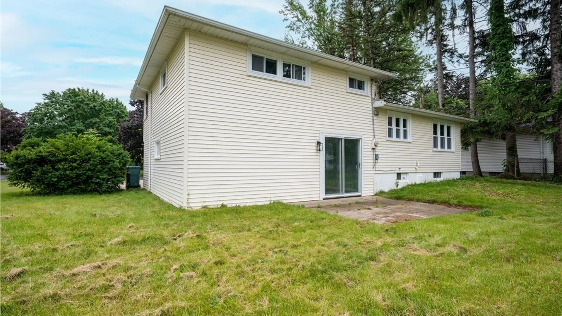 Property at 930 Sun Valley Drive, North Tonawanda, NY 14120 7