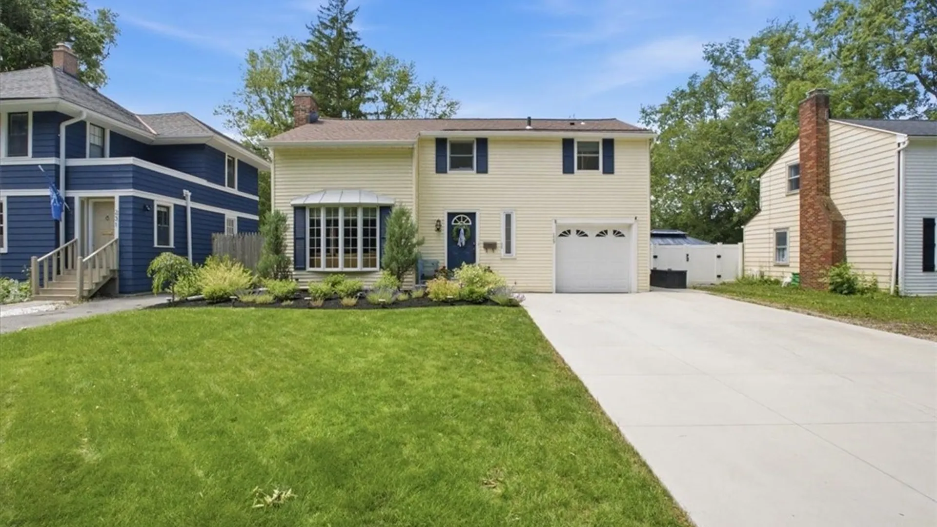 Property at 229 Roycroft Boulevard, Amherst, NY 14226 2