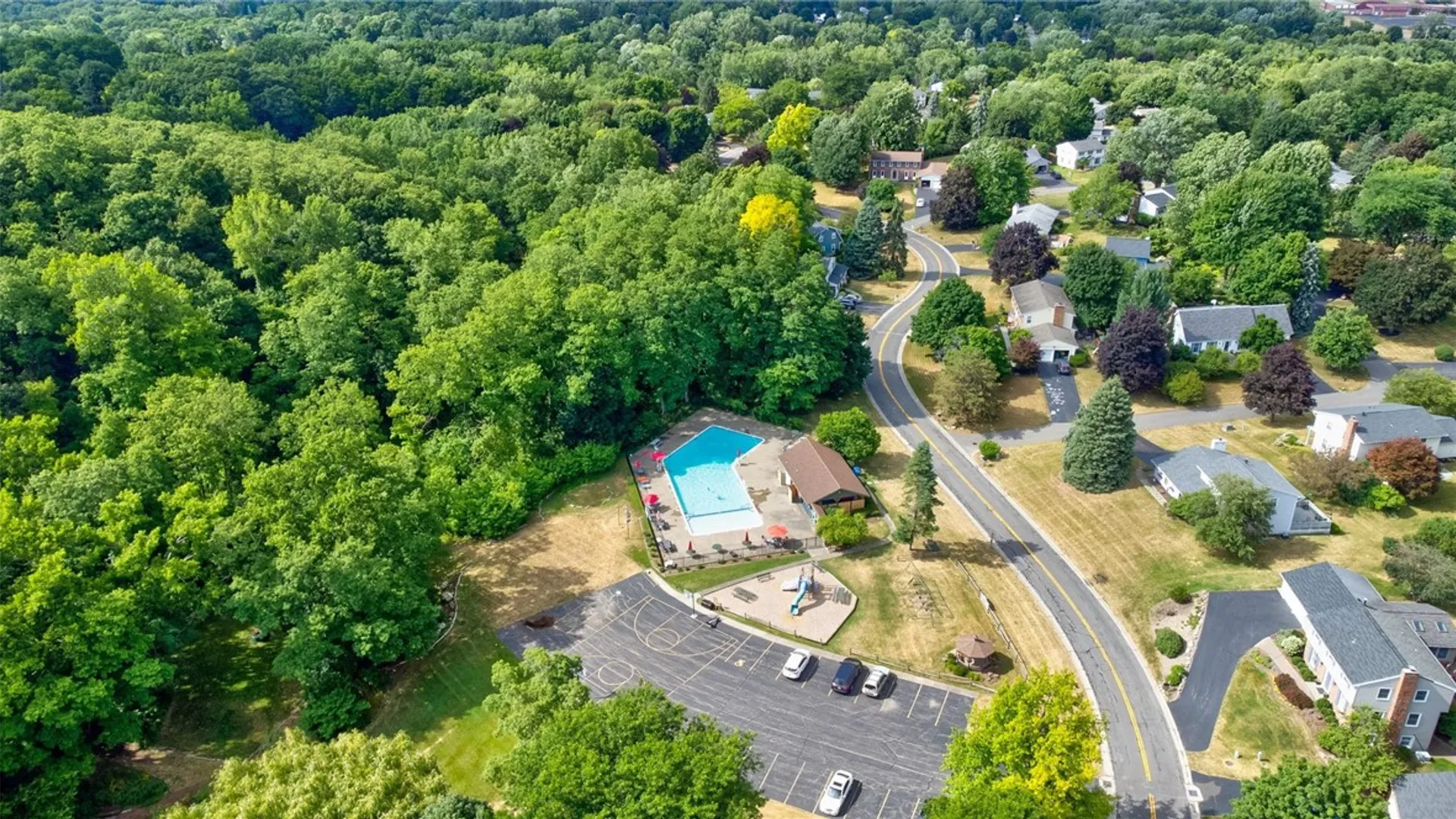 Property at 161 Selborne Chase, Perinton, NY 14450 43