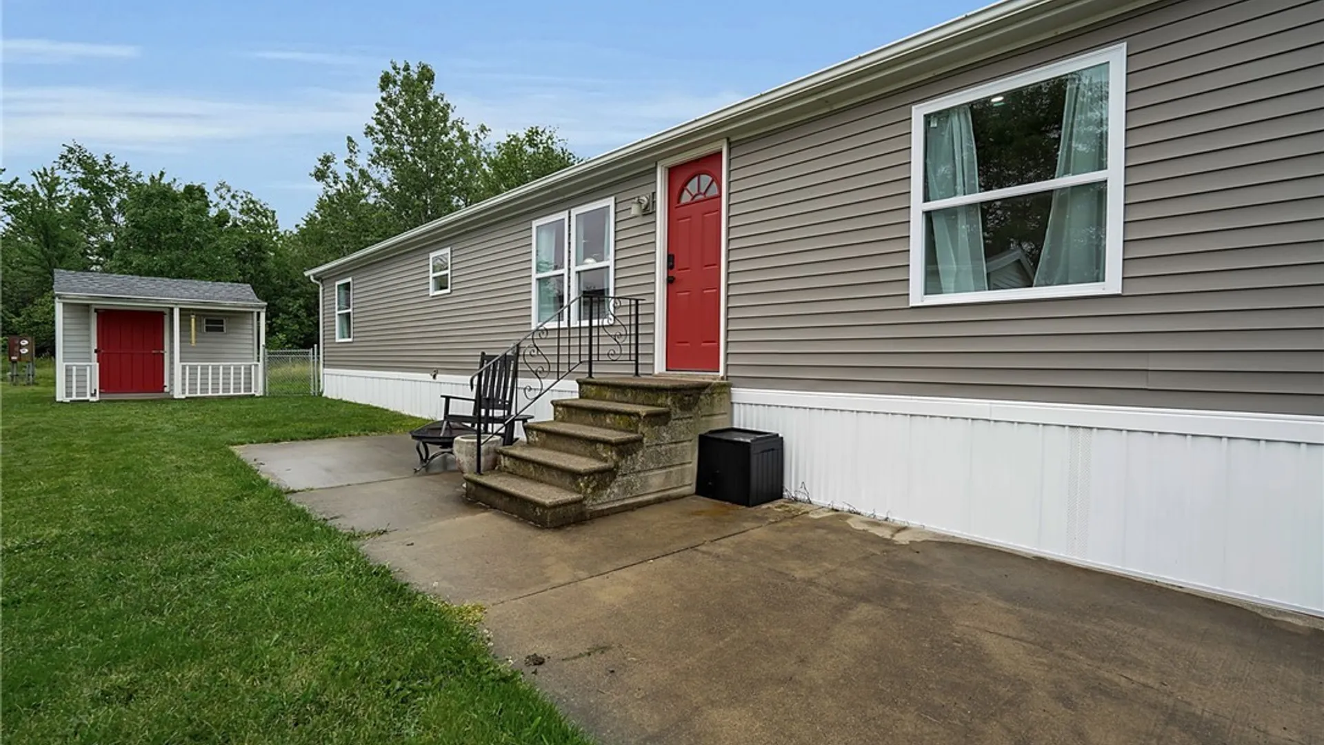 Property at 1139 Lockwood Dr, Lockport Town, NY 14094 2
