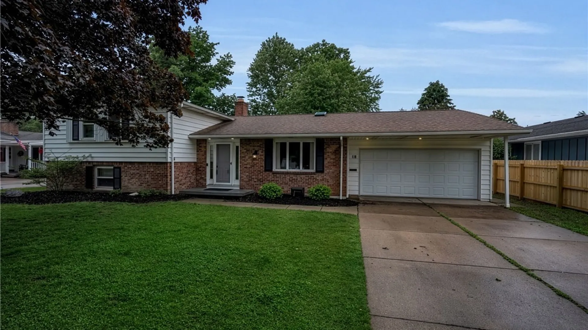 Property at 38 Sandhurst Lane, Amherst, NY 14221 2