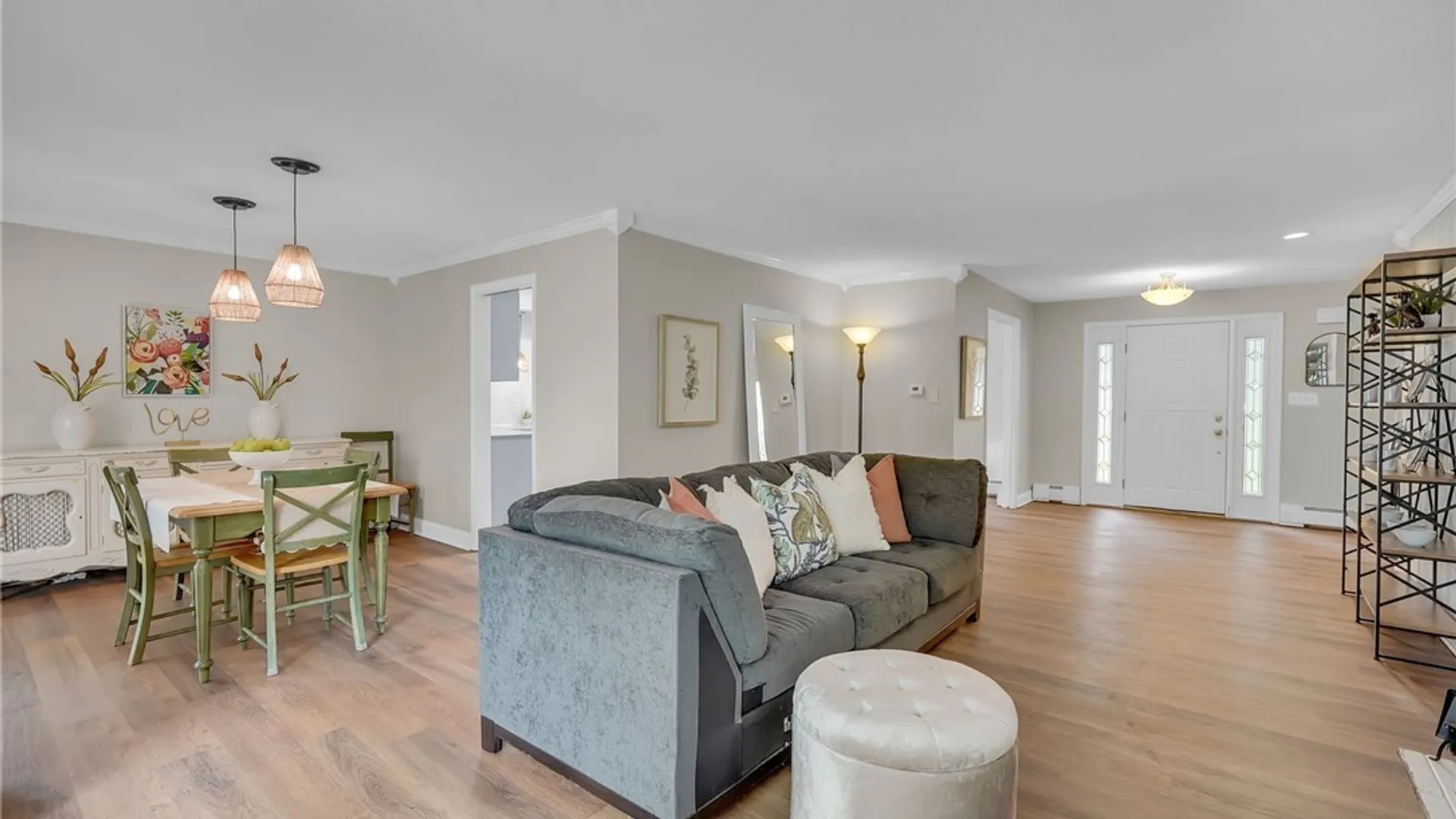 Property at 38 Sandhurst Lane, Amherst, NY 14221 7
