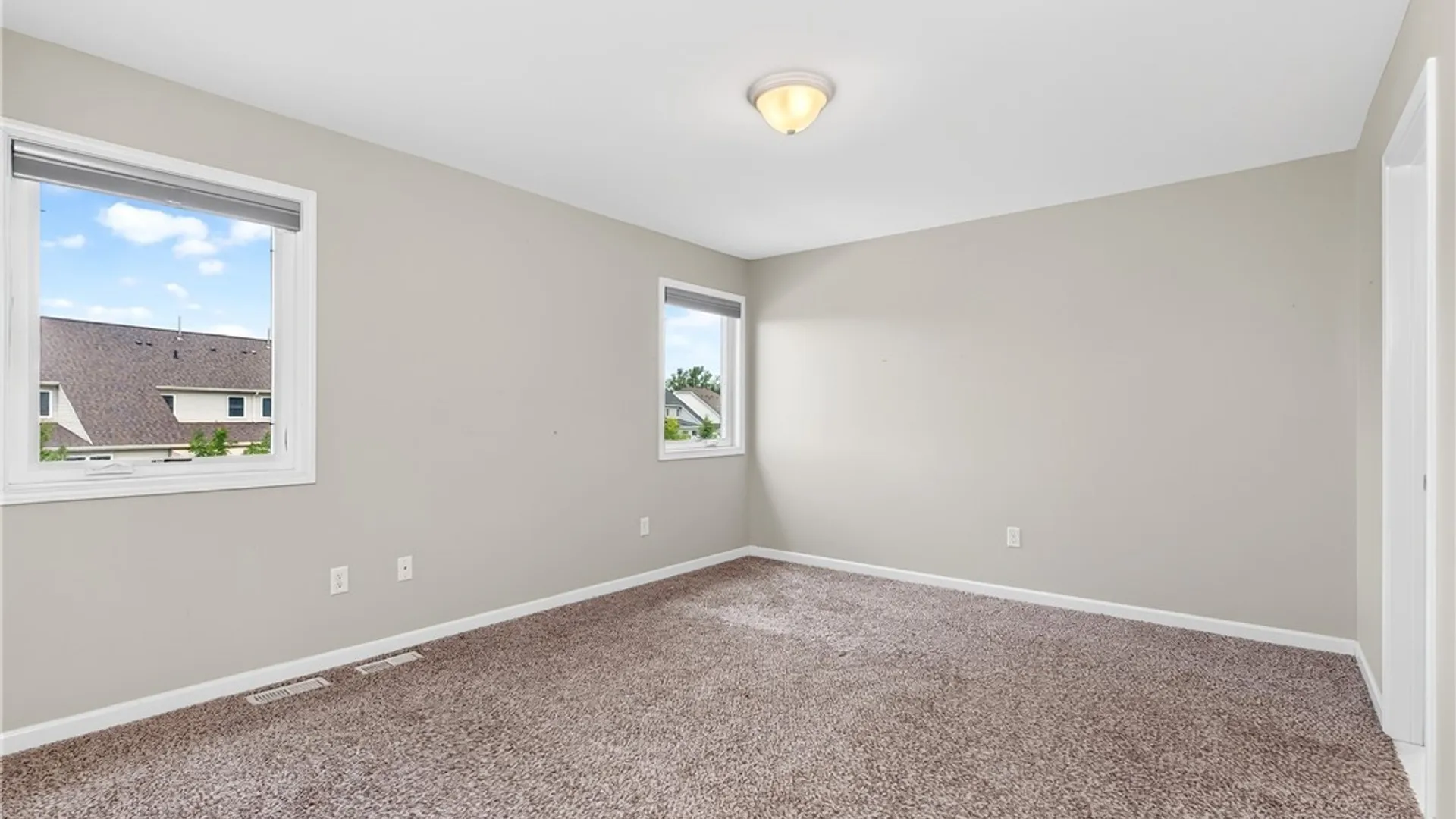 Property at 28 Cumberland St, Lancaster, NY 14086 16