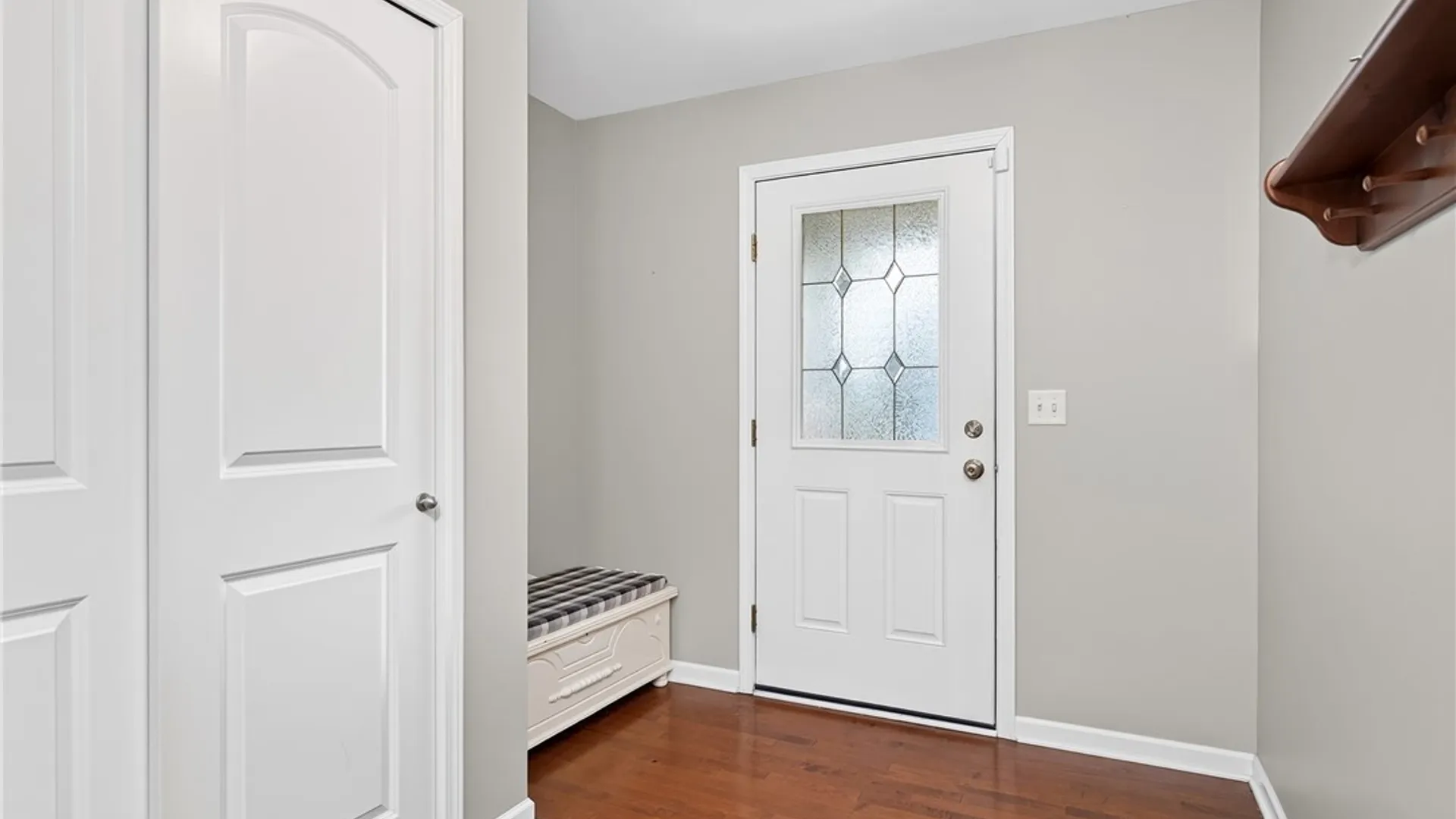 Property at 28 Cumberland St, Lancaster, NY 14086 3