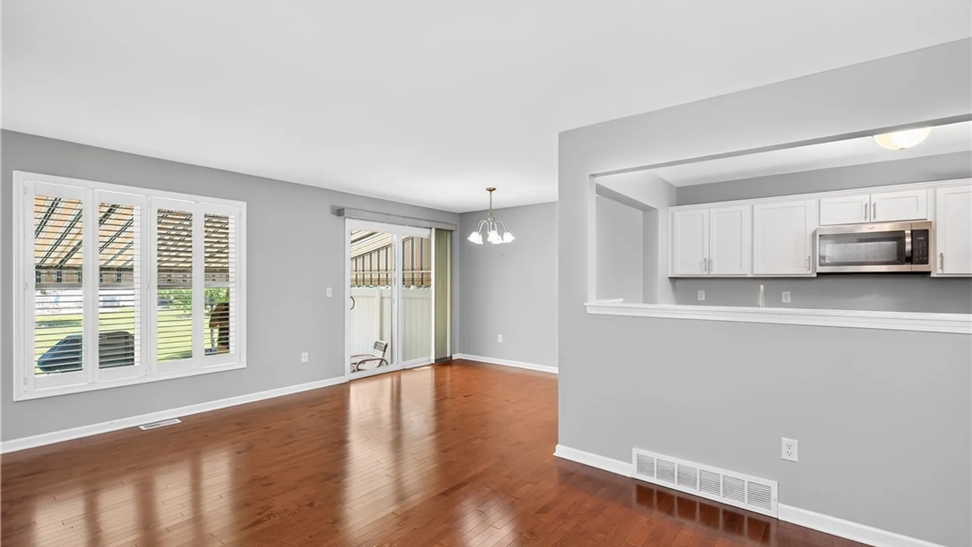Property at 28 Cumberland St, Lancaster, NY 14086 5