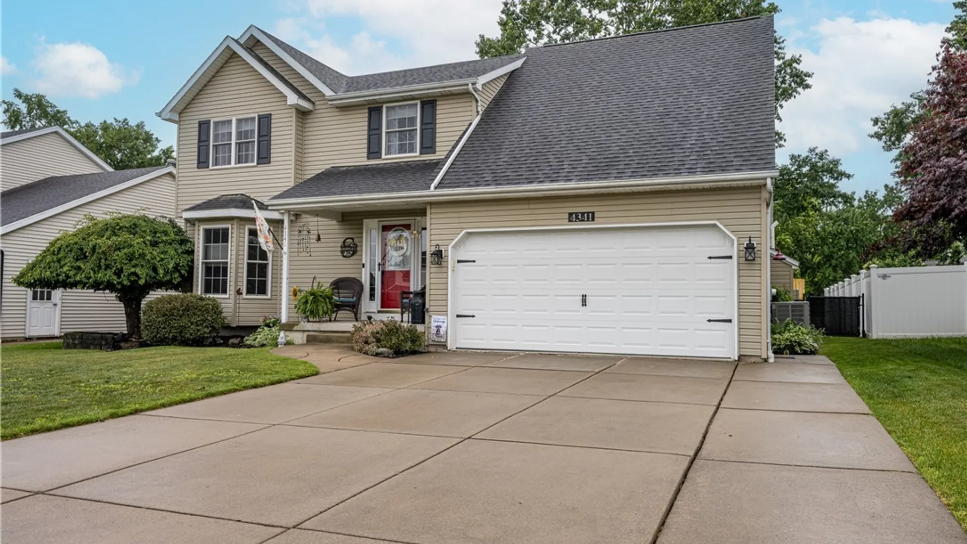 Property at 4341 Arrowwood Drive, Hamburg, NY 14075 3