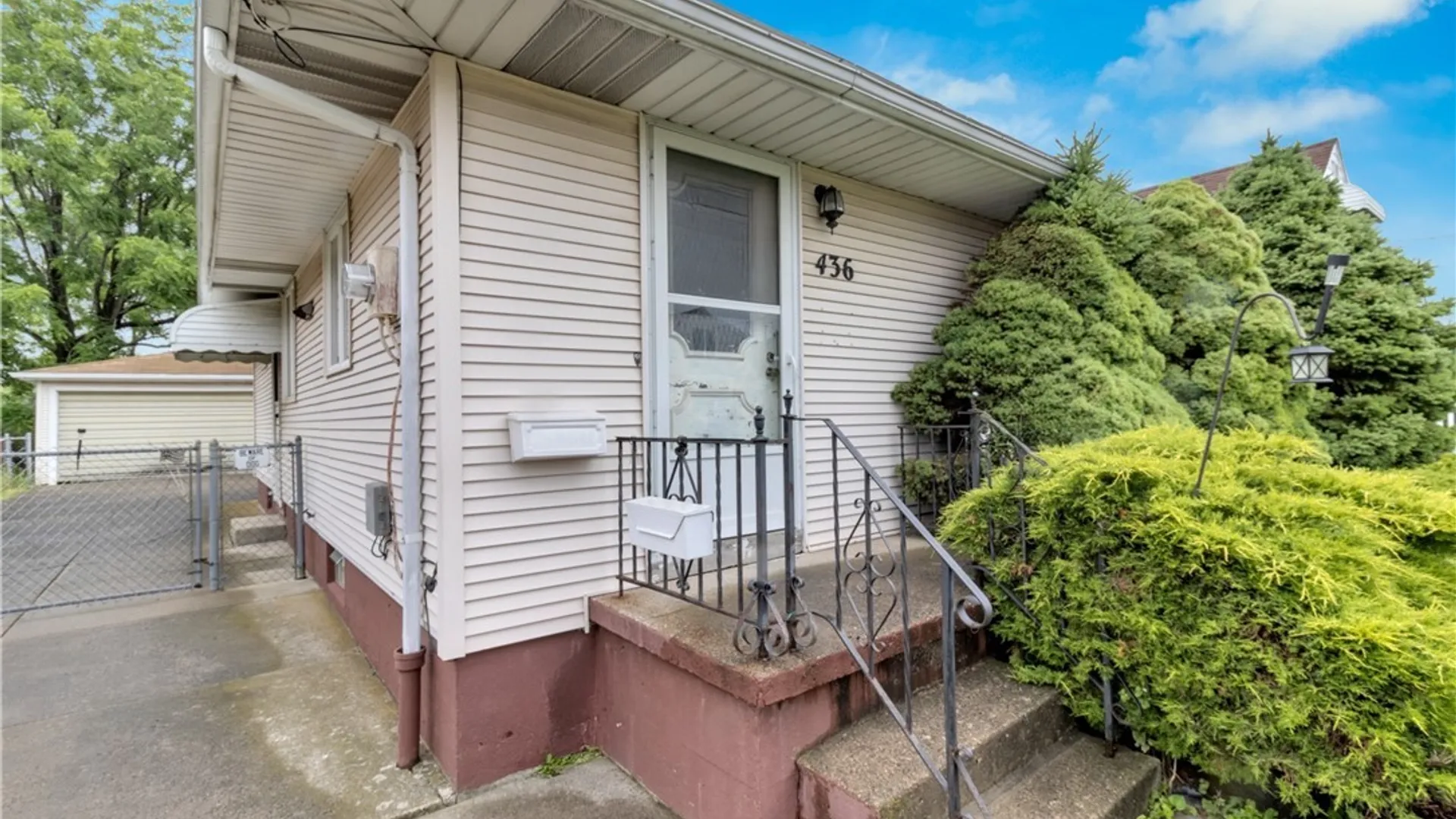 Property at 436 Weimar Street, Buffalo, NY 14206 3