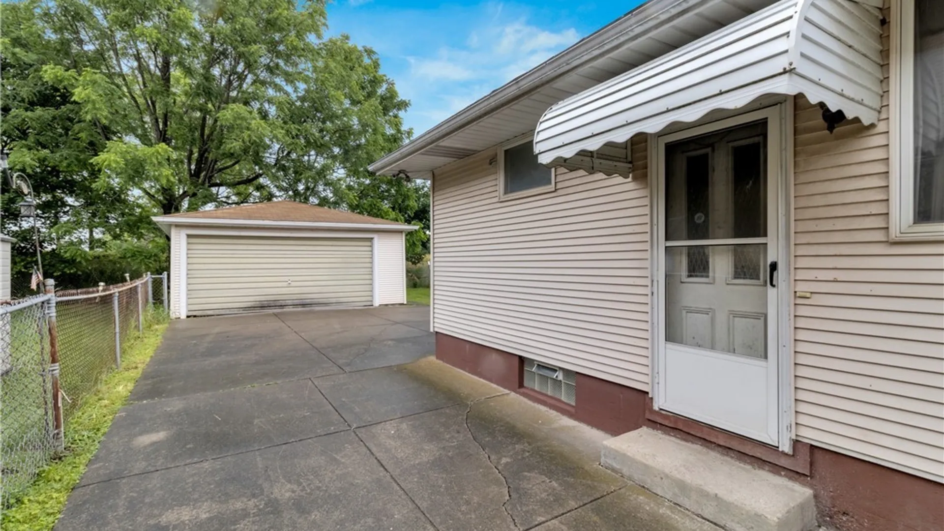 Property at 436 Weimar Street, Buffalo, NY 14206 4