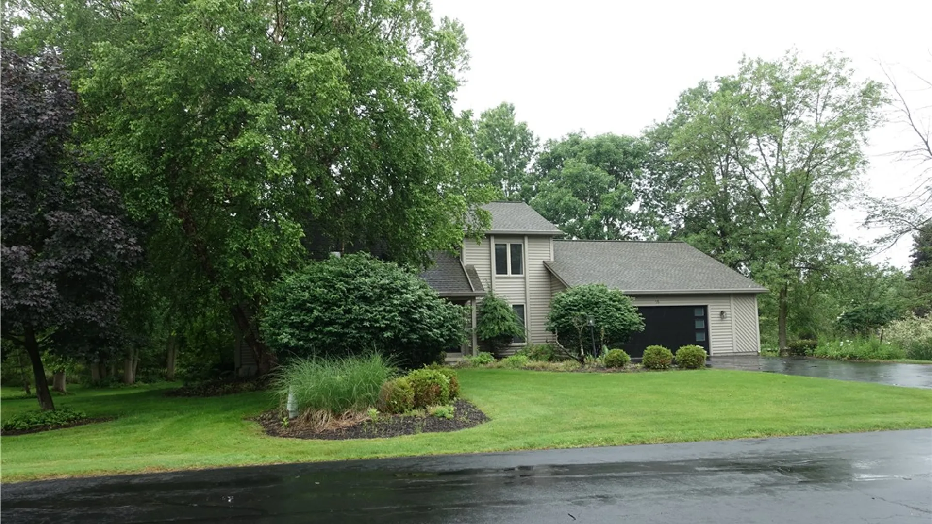 Property at 15 Valewood Run, Penfield, NY 14526 2