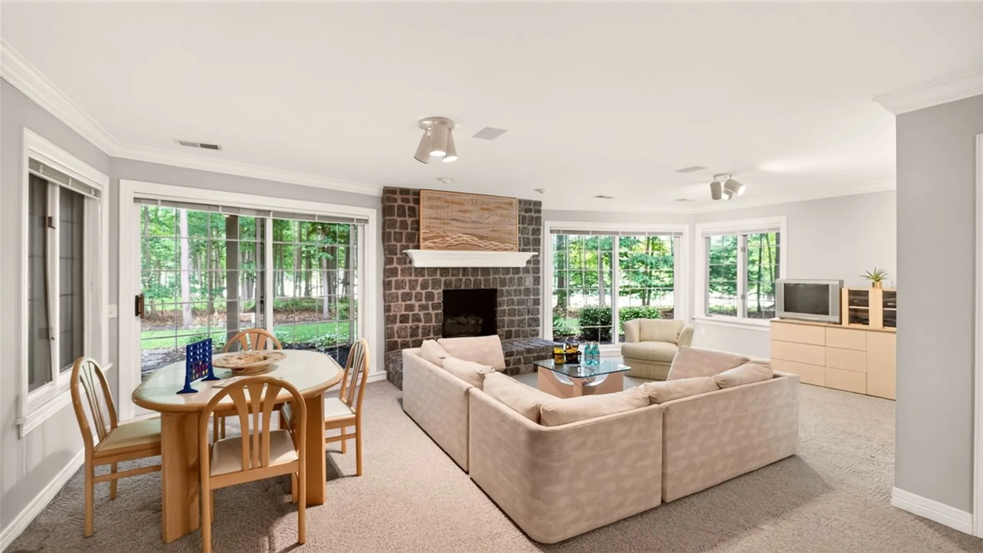Property at 12 Buck Thorn Run, Victor, NY 14564 36