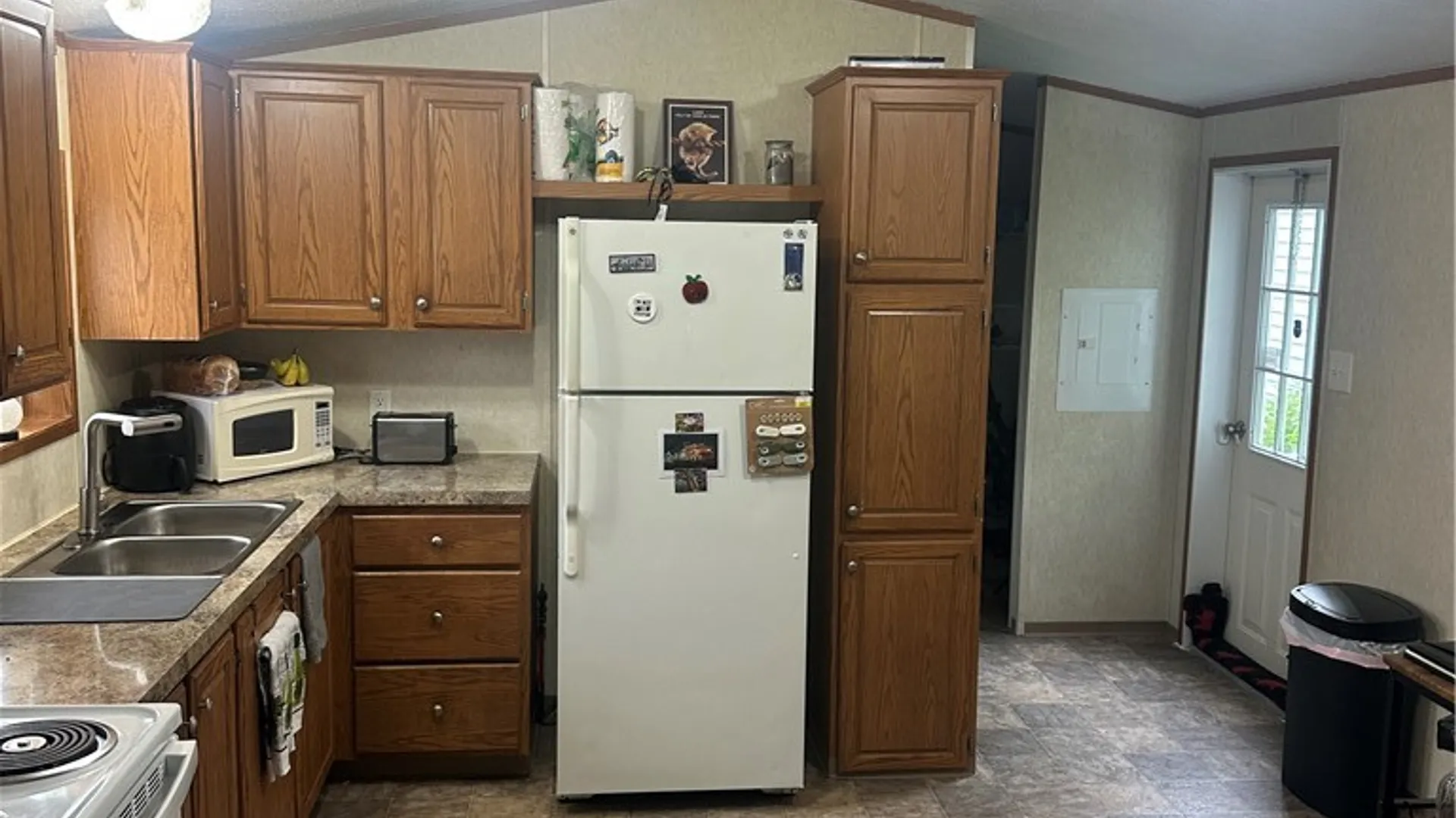 Property at 611 C Street, Niagara Falls, NY 14304 4