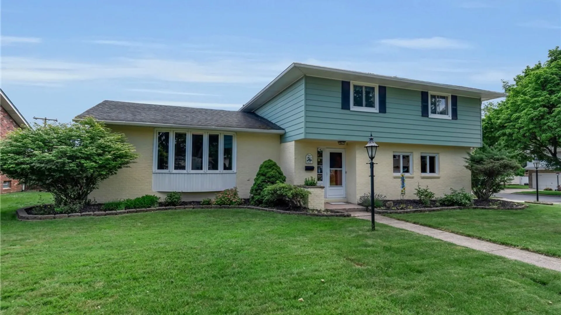 Property at 15 Willow Drive, West Seneca, NY 14224 2