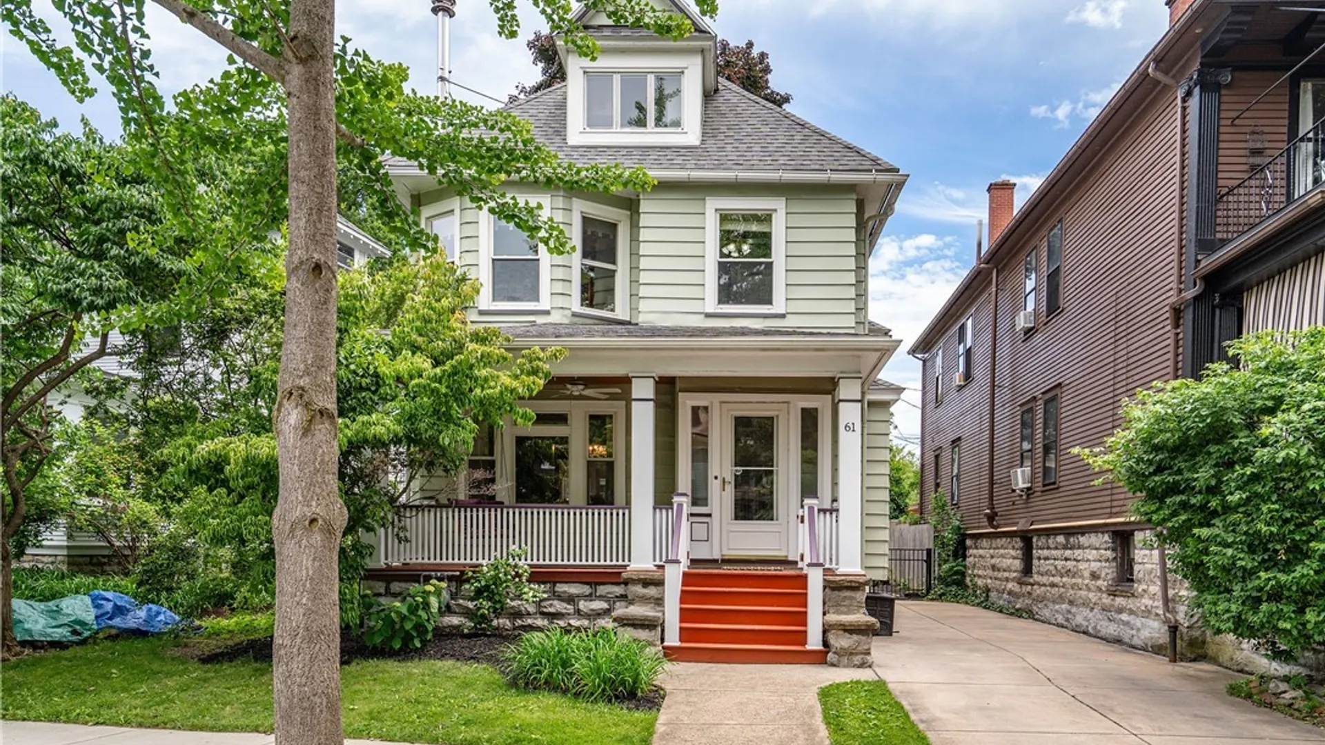 Property at 61 W Oakwood Place, Buffalo, NY 14214 2
