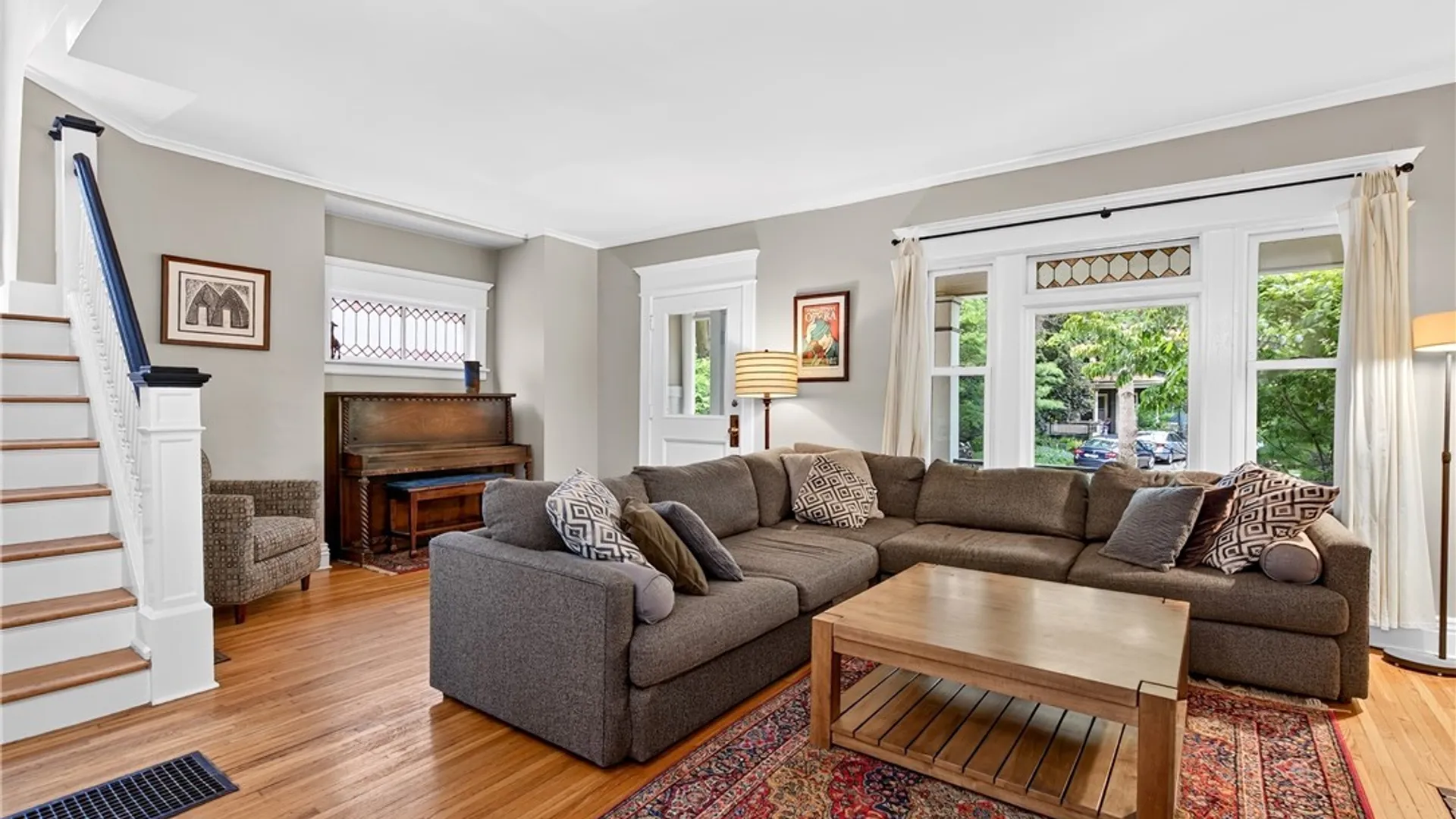 Property at 61 W Oakwood Place, Buffalo, NY 14214 7