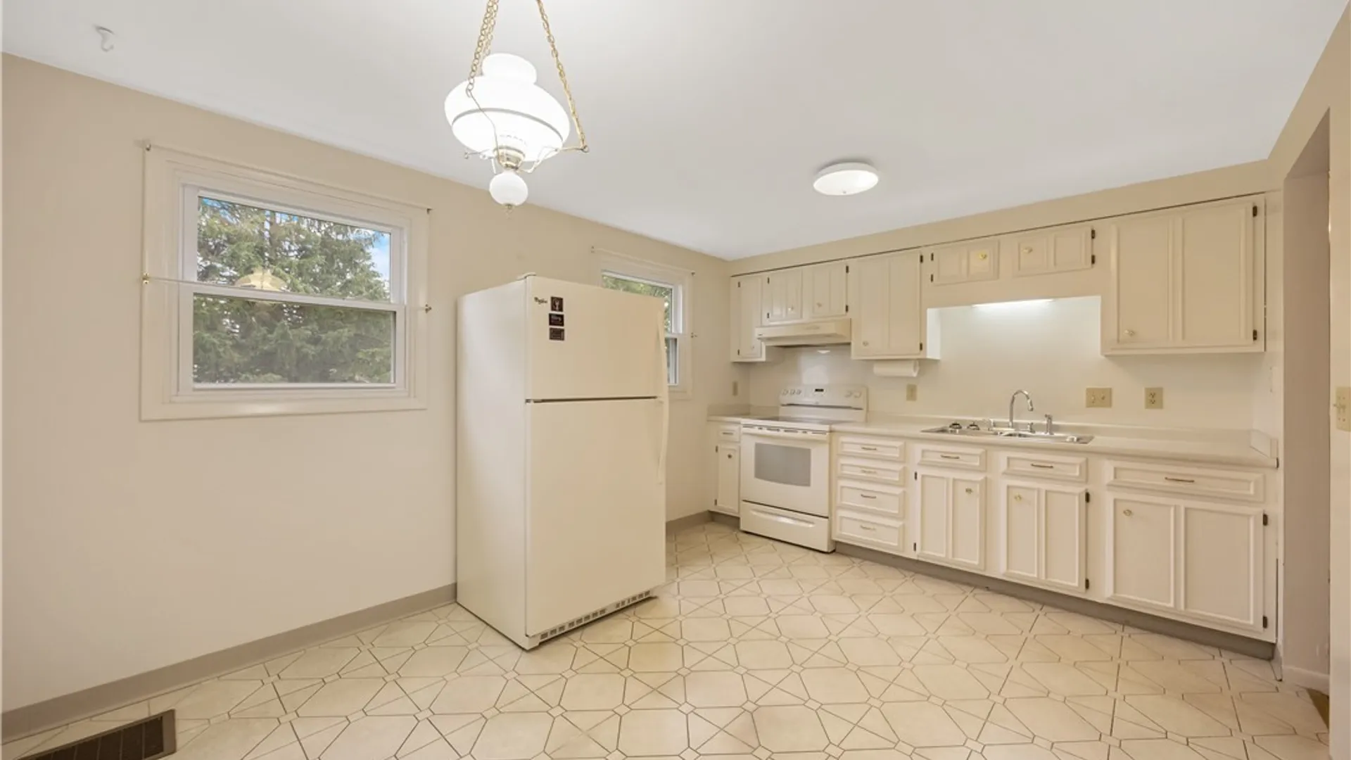 Property at 104 Roundmill Lane, Manlius, NY 13116 11