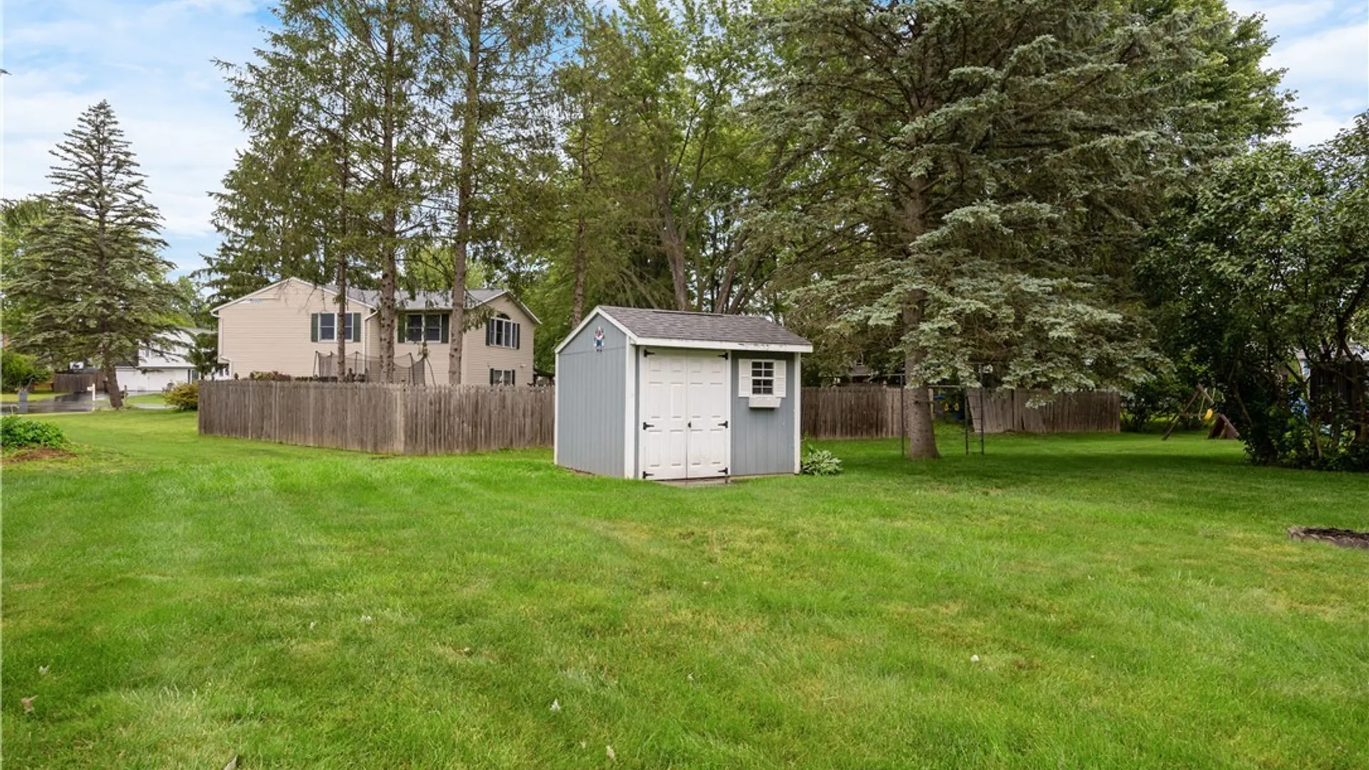 Property at 104 Roundmill Lane, Manlius, NY 13116 4