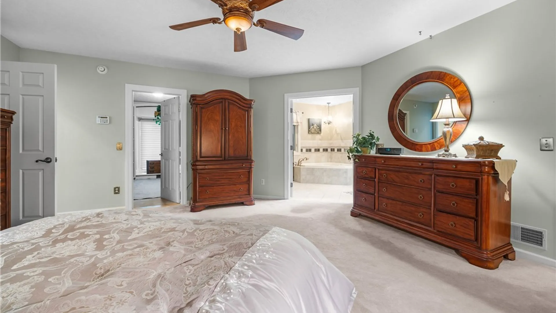 Property at 14 Barrington Hills, Pittsford, NY 14534 24