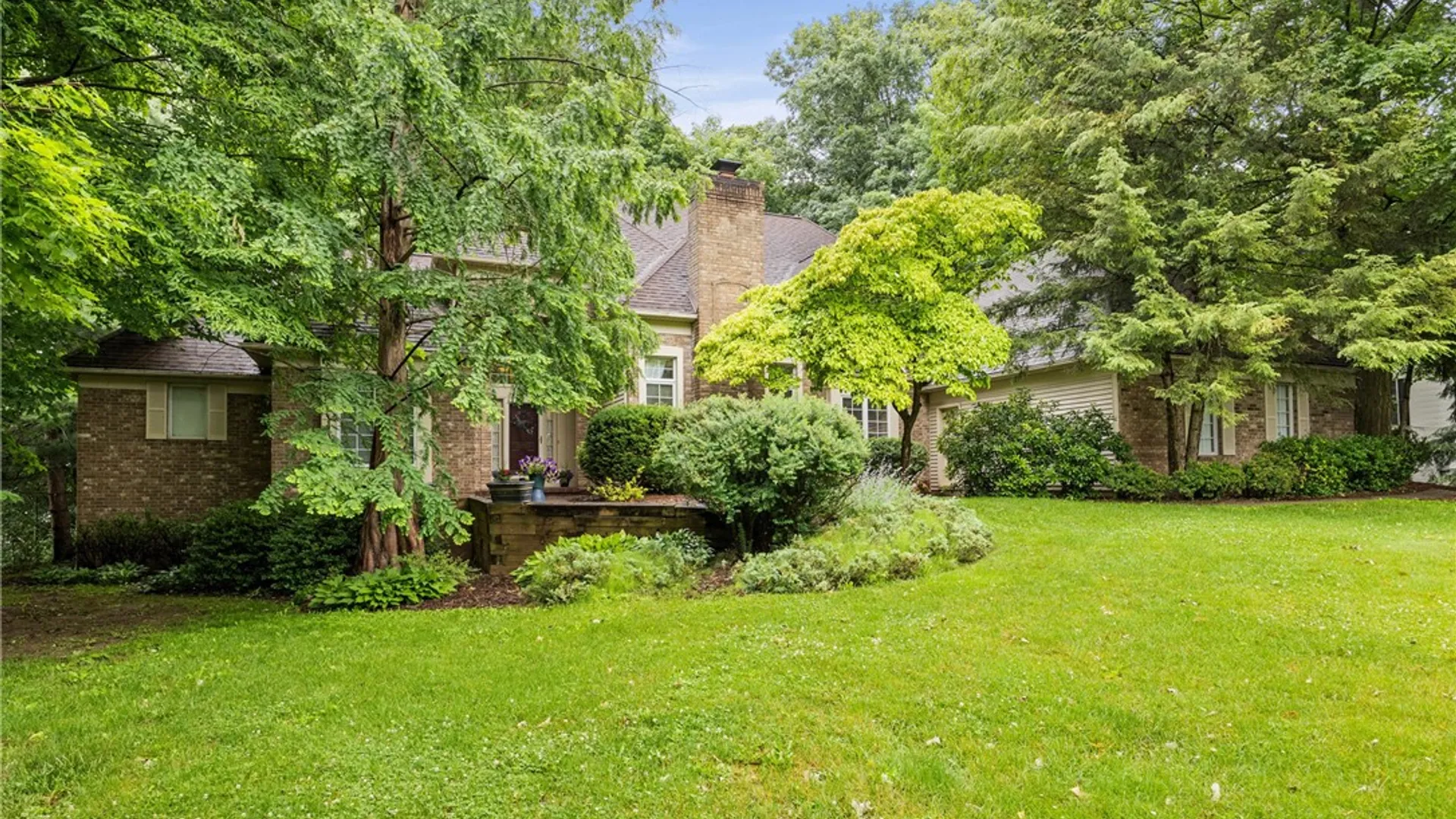 Property at 14 Barrington Hills, Pittsford, NY 14534 3
