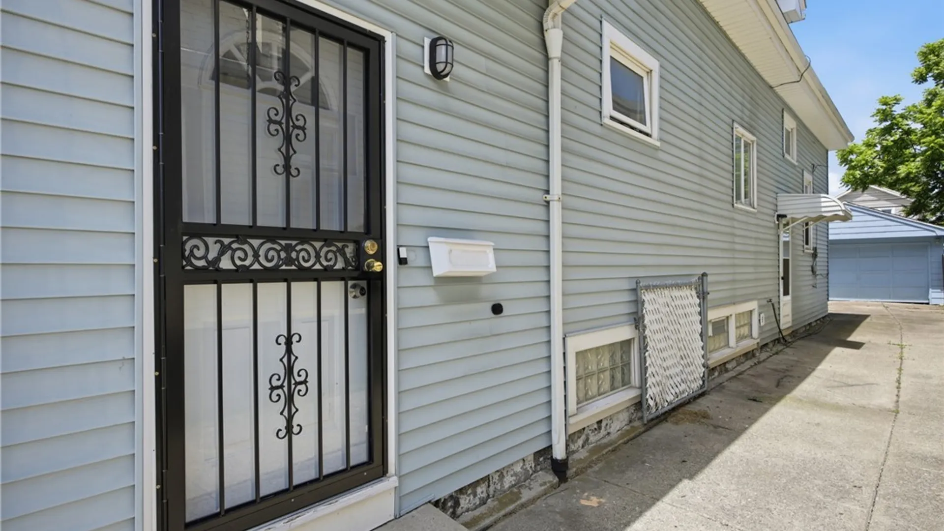 Property at 216 Sanders Road, Buffalo, NY 14216 3
