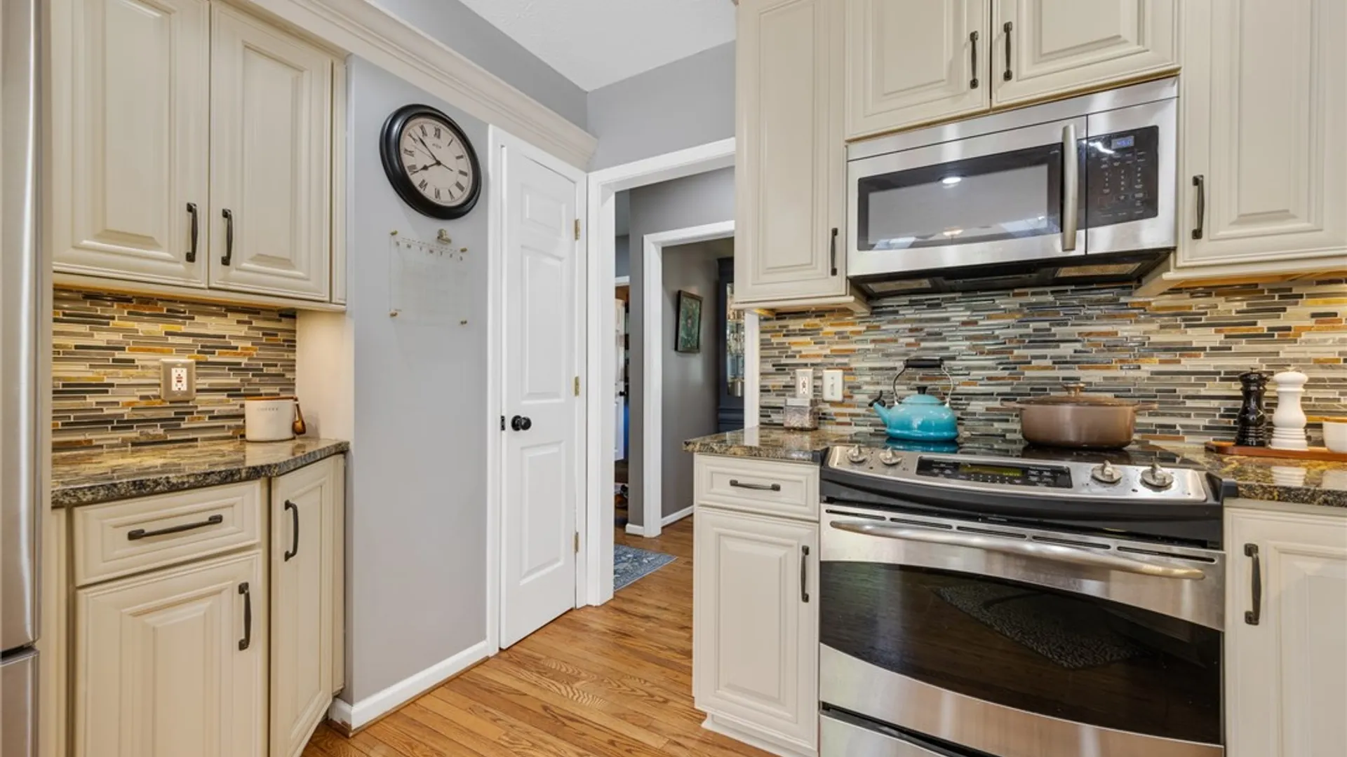 Property at 3 Brimfield Circle, Perinton, NY 14450 18