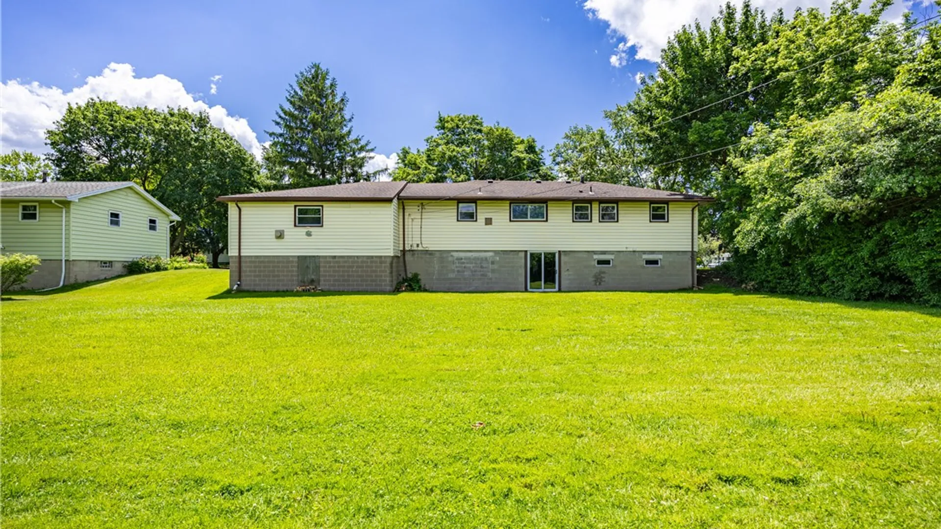 Property at 87 Manordale Lane, Henrietta, NY 14623 21