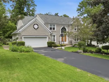Property at 290 Independence Drive, Orchard Park, NY 14127
