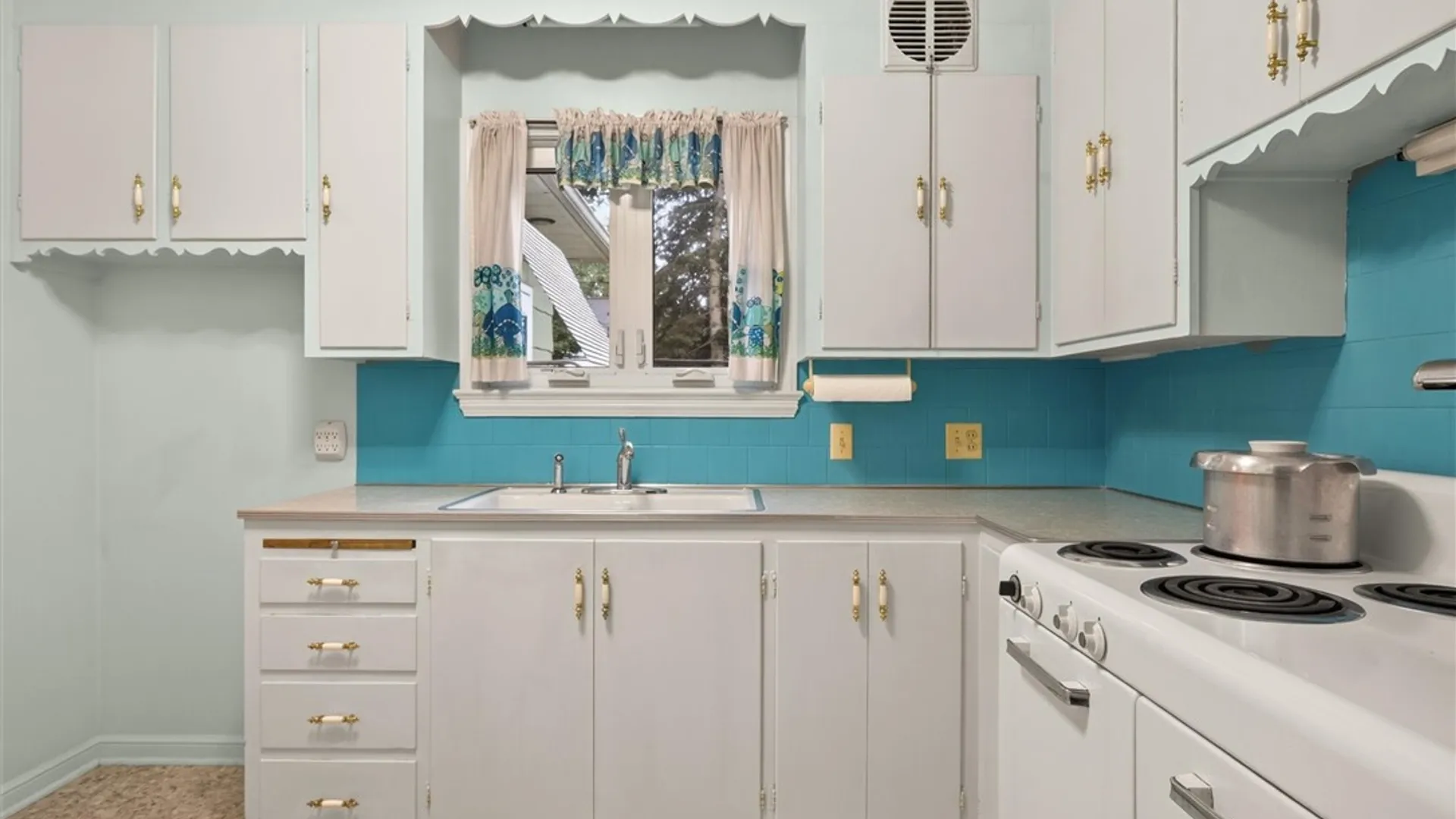 Property at 399 Westchester Avenue, Irondequoit, NY 14609 10