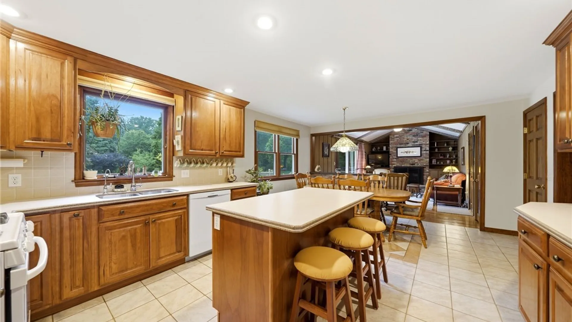Property at 38 Sherburn Drive, Hamburg, NY 14075 13