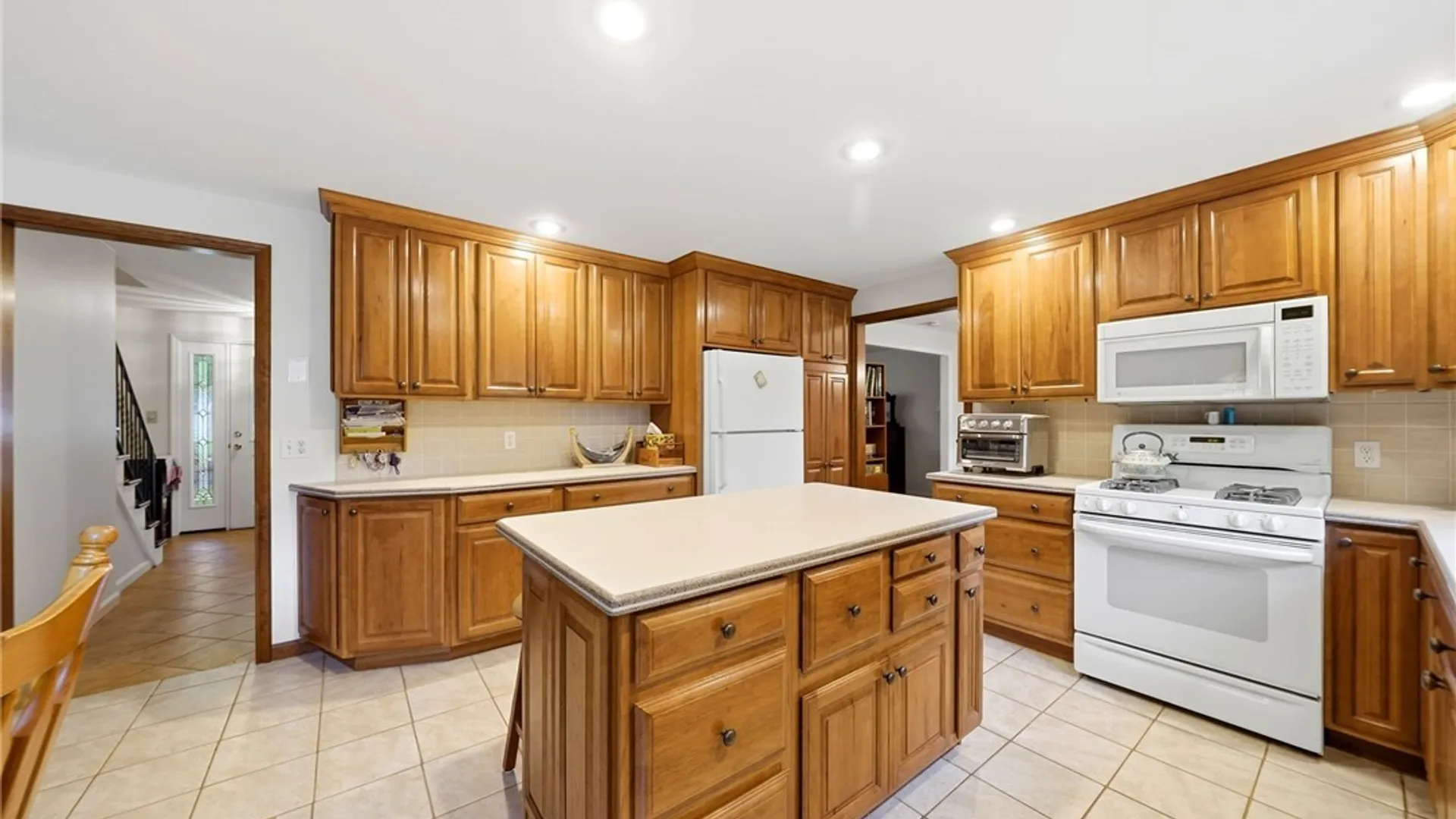 Property at 38 Sherburn Drive, Hamburg, NY 14075 8
