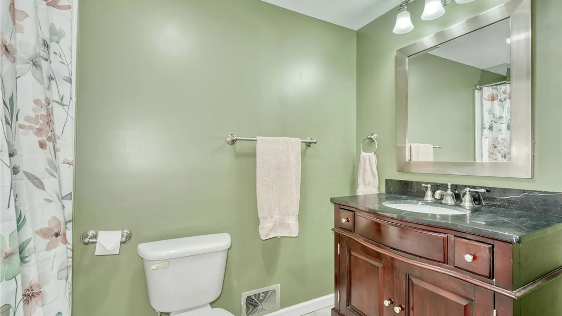Property at 16 Red Barn Cir Circle, Perinton, NY 14534 24