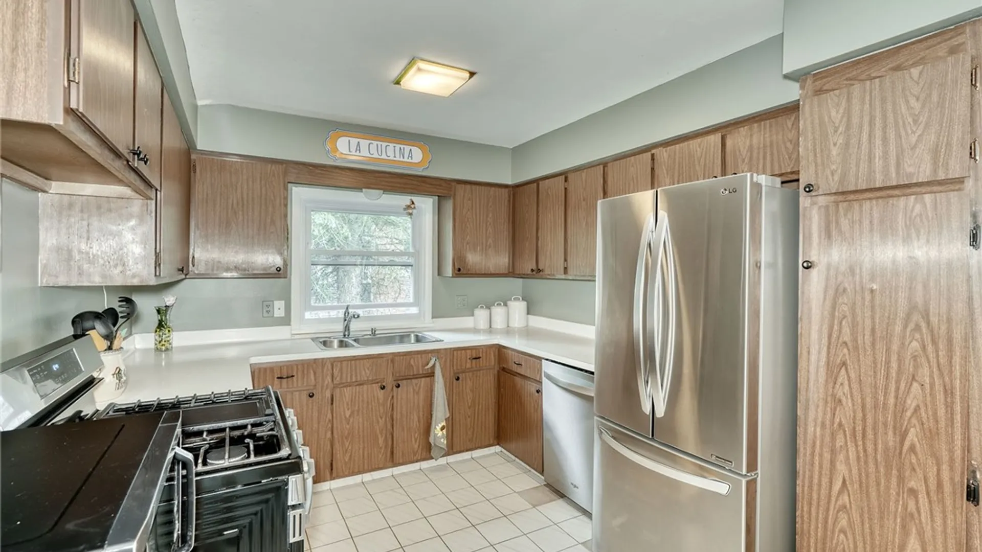 Property at 16 Red Barn Cir Circle, Perinton, NY 14534 6