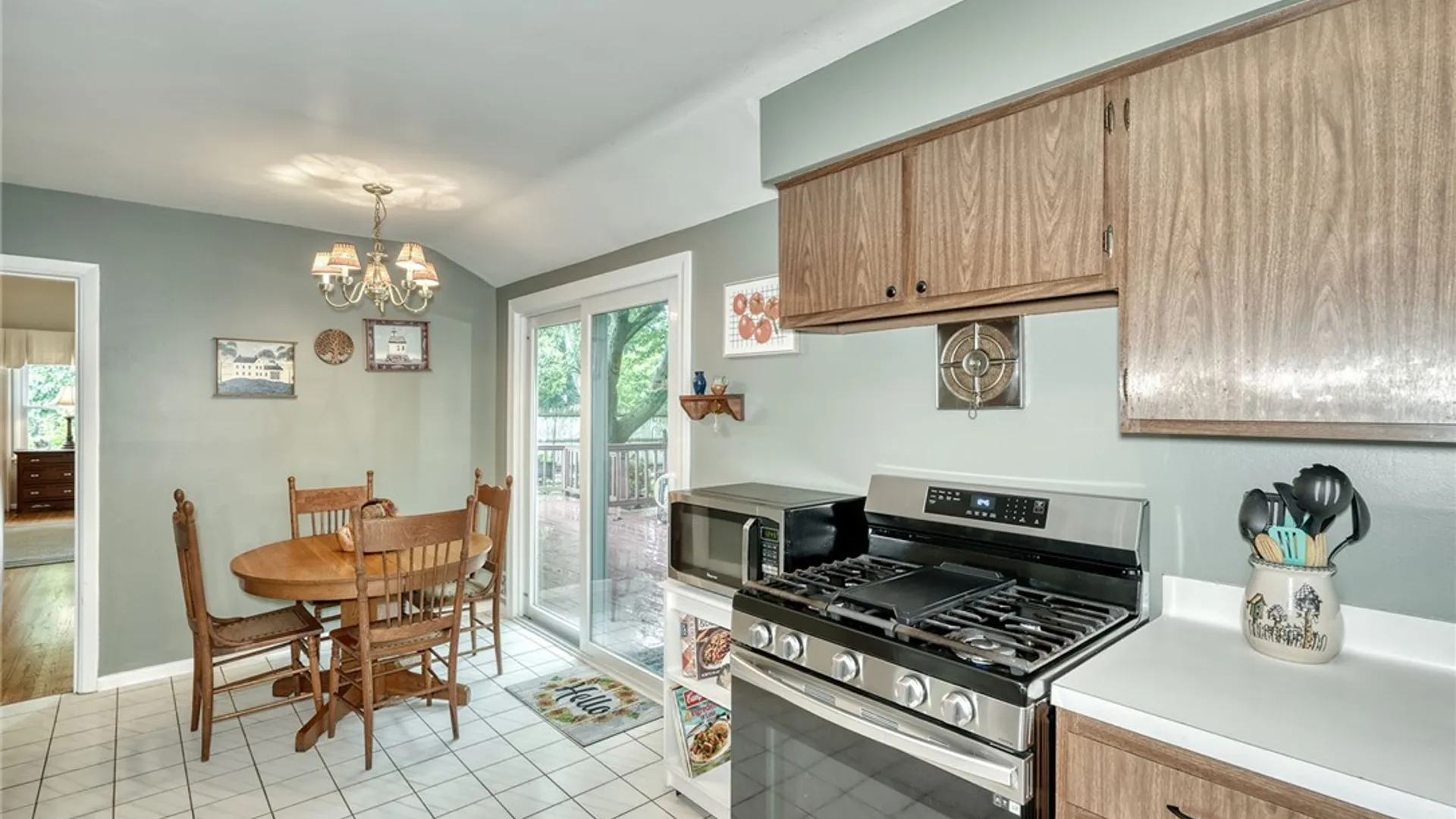 Property at 16 Red Barn Cir Circle, Perinton, NY 14534 8