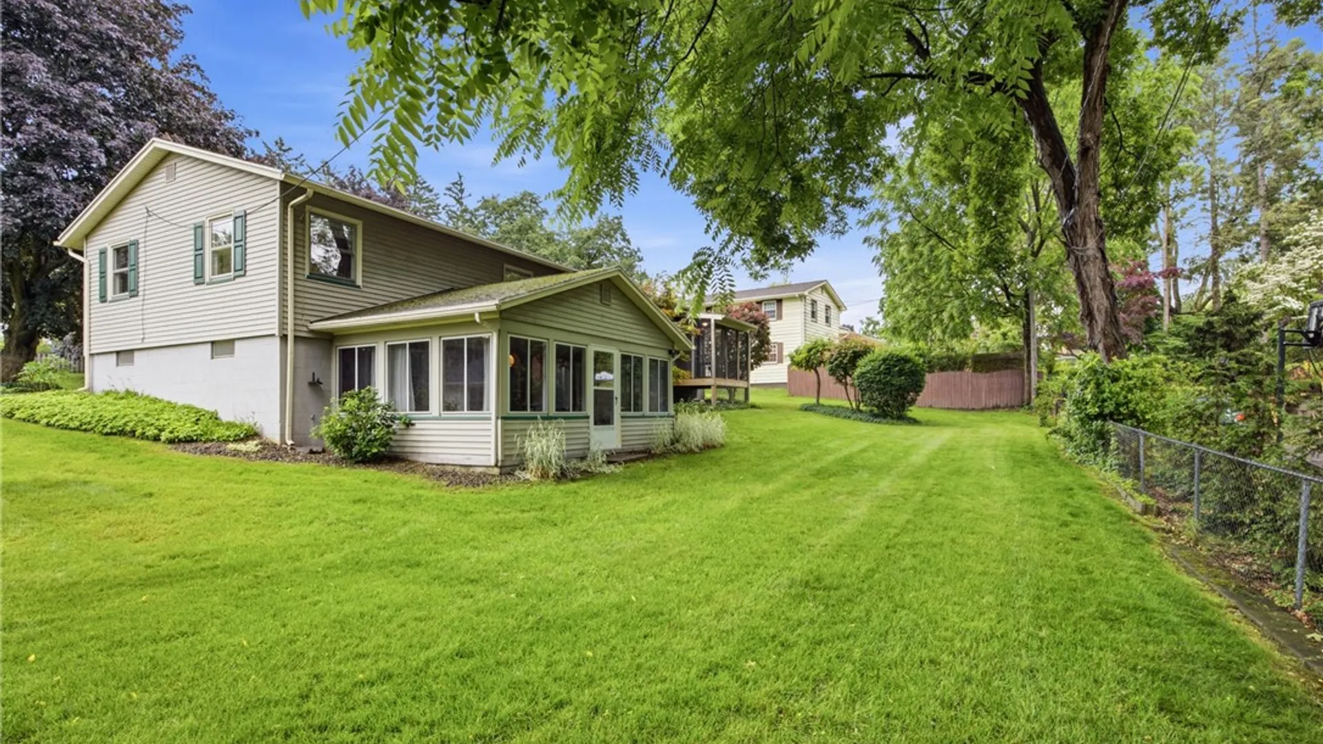 Property at 435 Whipple Lane, Irondequoit, NY 14622 10