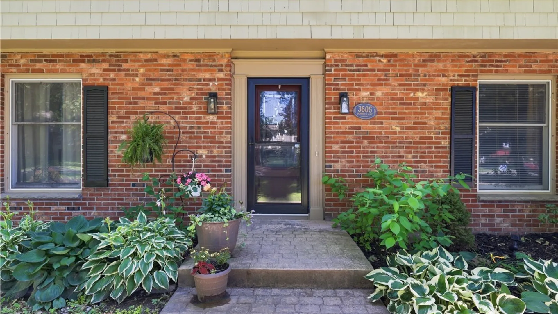Property at 3605 Bonnie Lane, Hamburg, NY 14075 2