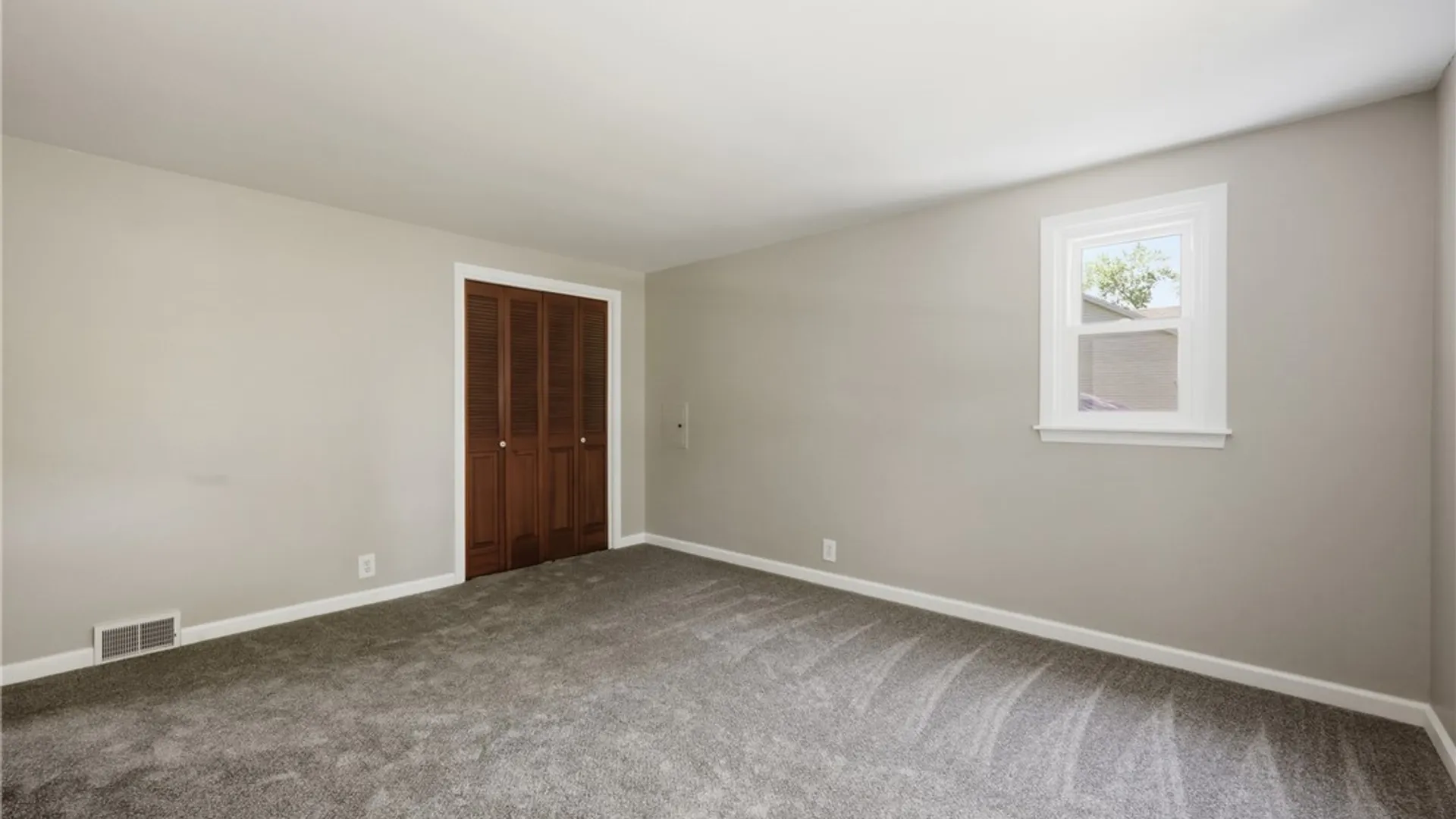 Property at 3605 Bonnie Lane, Hamburg, NY 14075 30