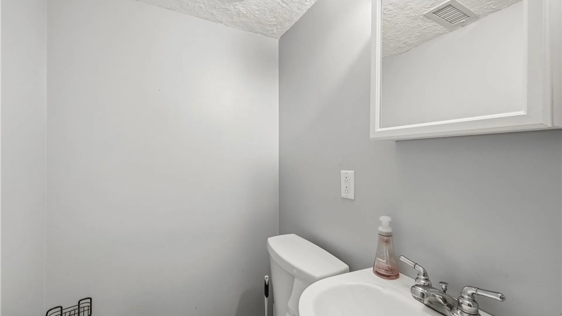 Property at 100 W Bihrwood Drive, West Seneca, NY 14224 22