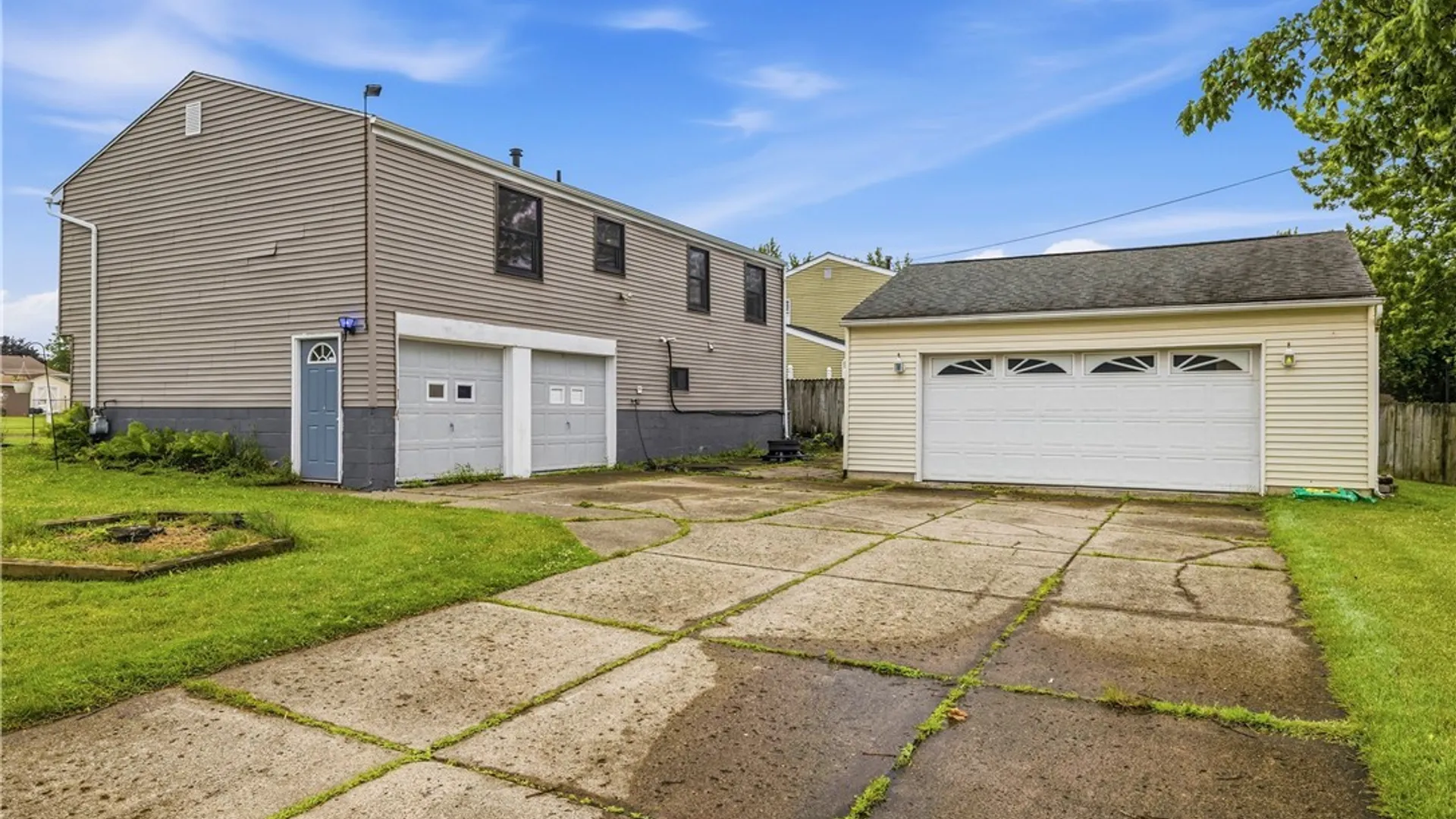 Property at 100 W Bihrwood Drive, West Seneca, NY 14224 26