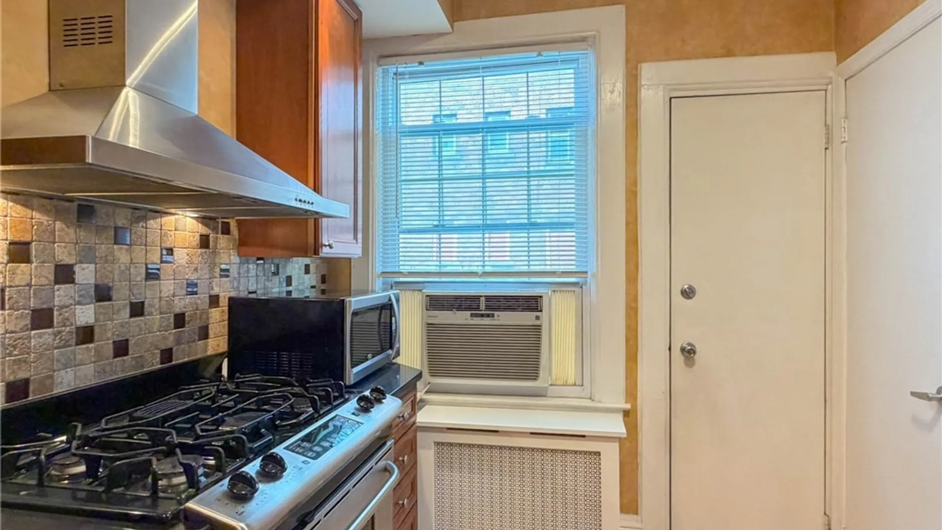 Property at 7 Genesee Court, Utica, NY 13502 24