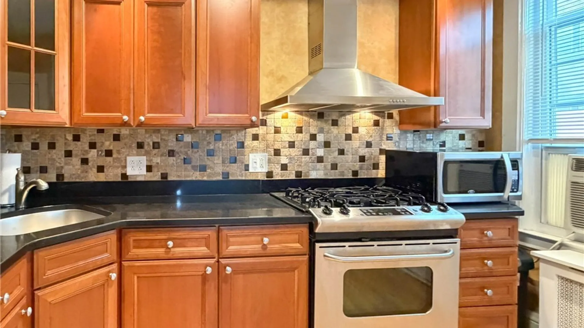 Property at 7 Genesee Court, Utica, NY 13502 25