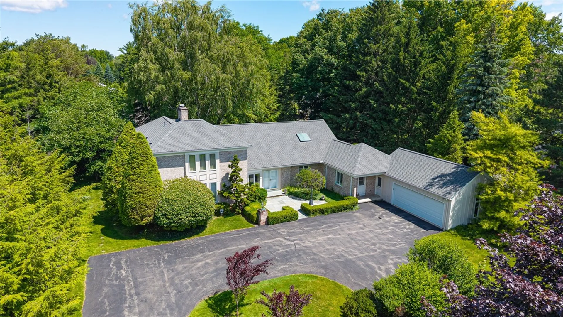 Property at 29 Whitestone Lane, Pittsford, NY 14618 2