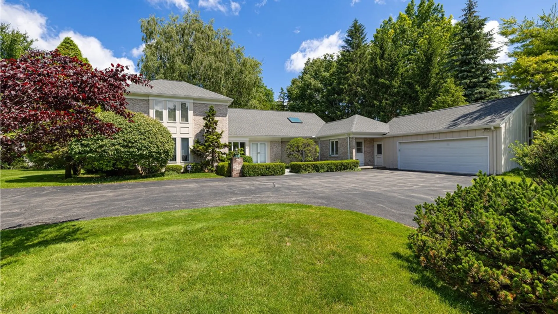 Property at 29 Whitestone Lane, Pittsford, NY 14618 3