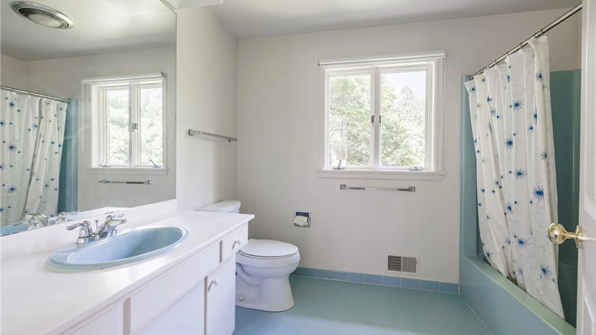 Property at 29 Whitestone Lane, Pittsford, NY 14618 32