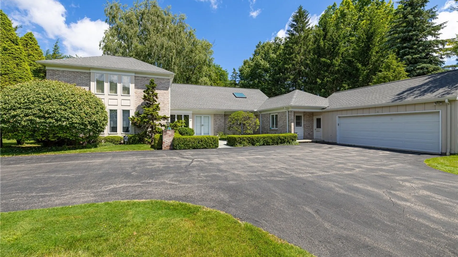 Property at 29 Whitestone Lane, Pittsford, NY 14618 4