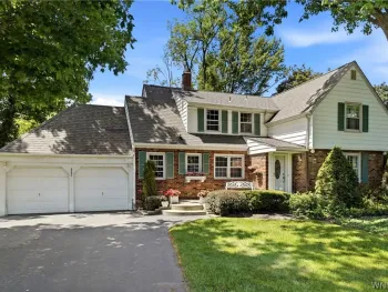 Property at 4290 Wildwood Dr, Clarence, NY 14221