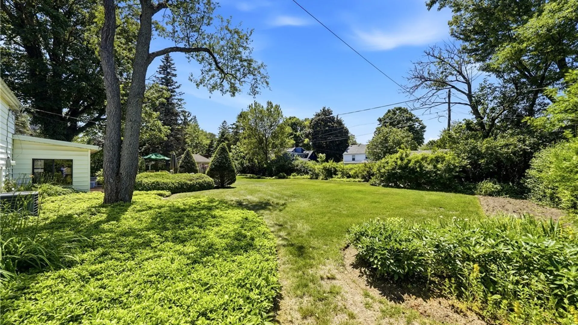 Property at 4290 Wildwood Dr, Clarence, NY 14221 40