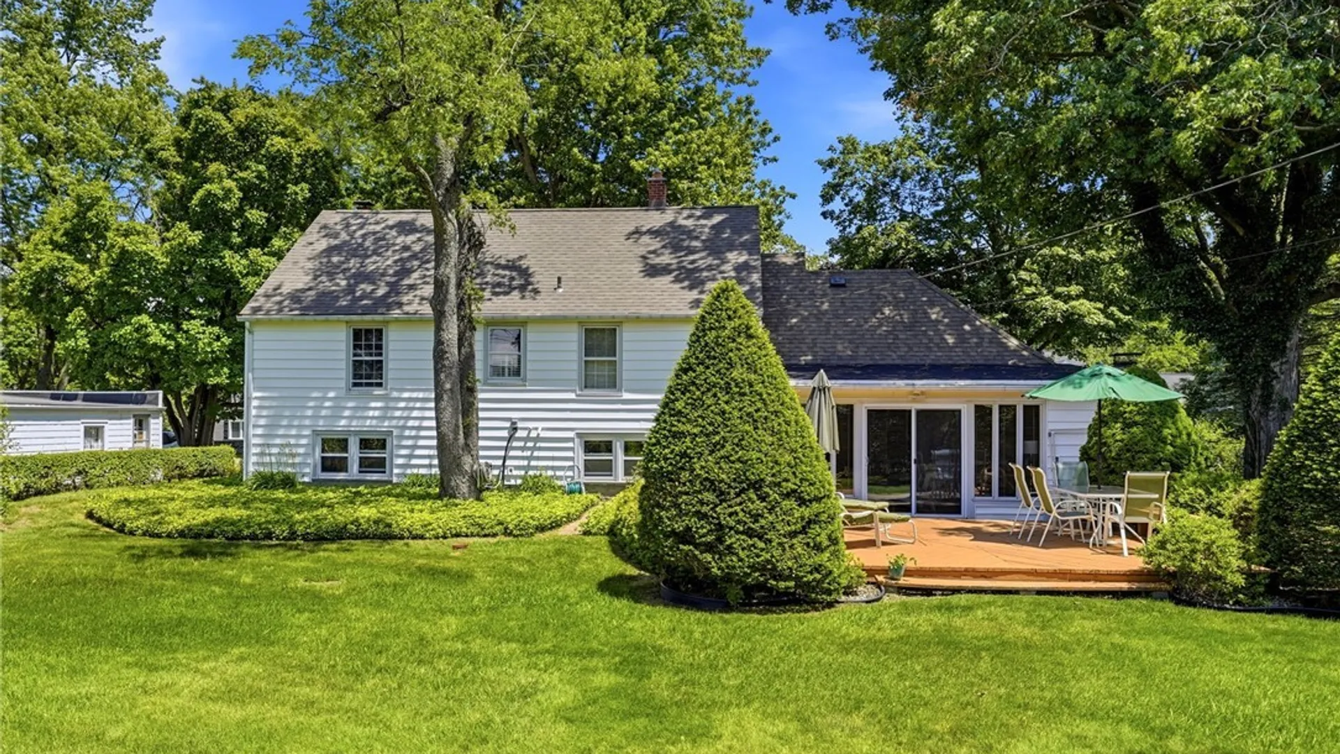Property at 4290 Wildwood Dr, Clarence, NY 14221 42